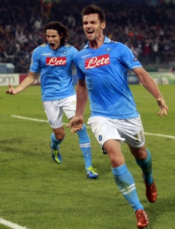 地摆脱防守 地摆脱防守